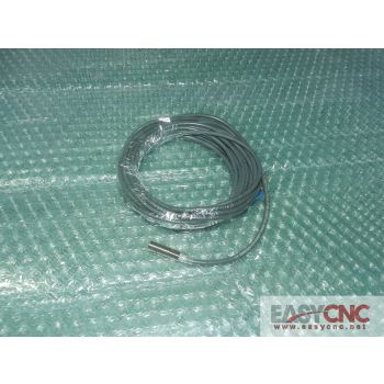 E2E-X1R5F1 Omron proximity switcy new no box