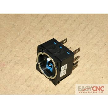 LB-T20 55930 IDEC Contact Block used