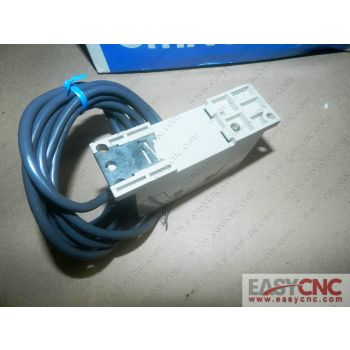 Z4M-W40 Omron laser displacement sensor used
